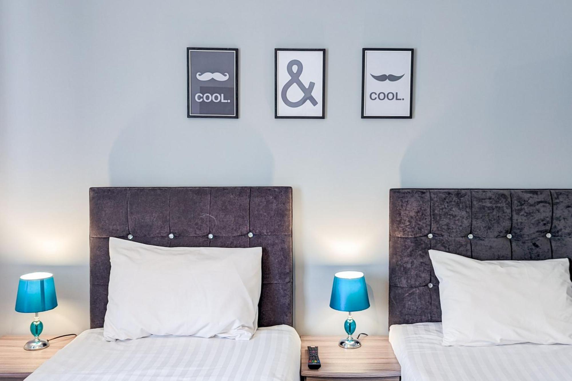 5-Bedroom Contractor House With 10 Beds Free Parking And Free Wifi - Outfield Homes By Your Lettings Short Lets & Serviced Accommodation Peterborough Exterior foto