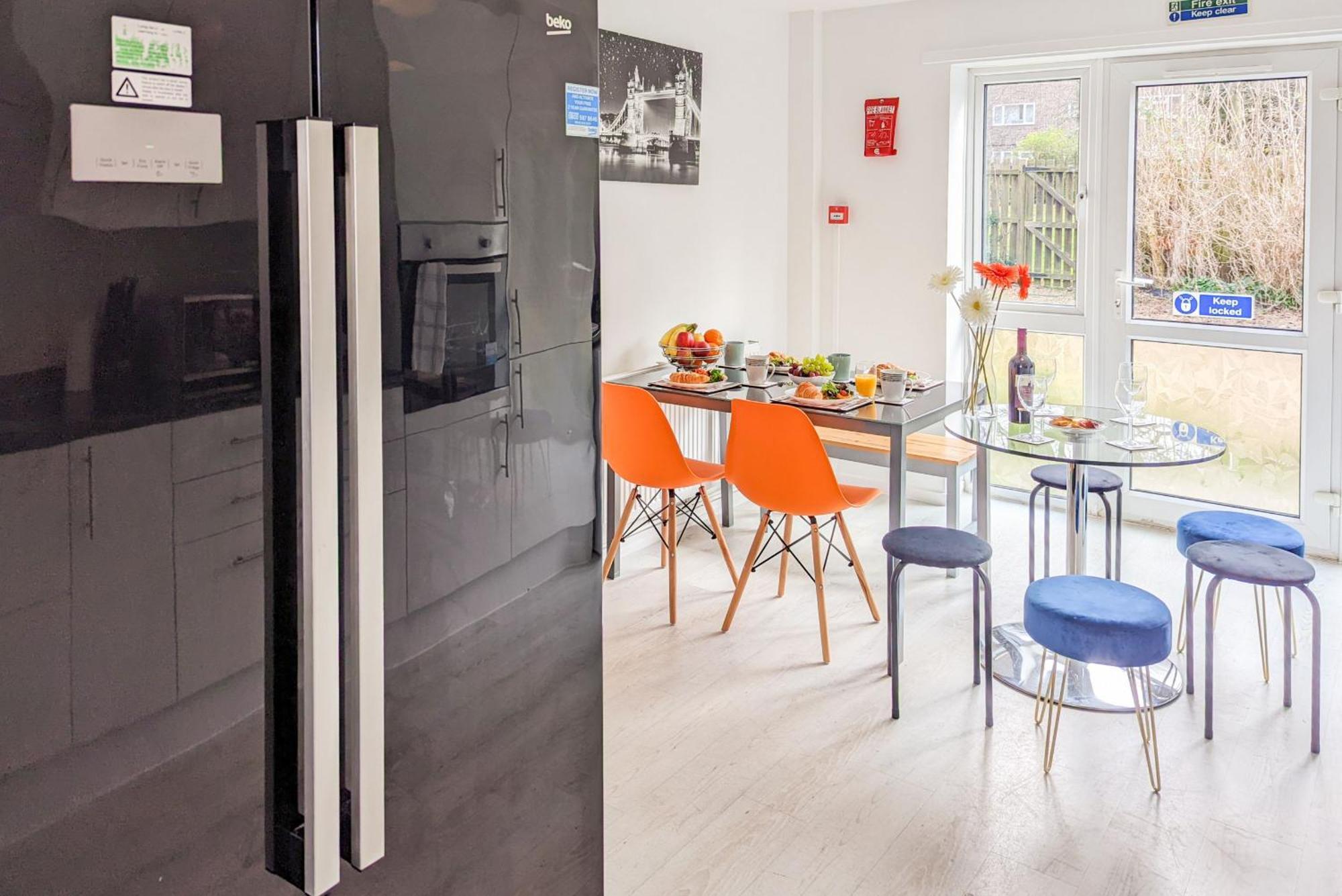 5-Bedroom Contractor House With 10 Beds Free Parking And Free Wifi - Outfield Homes By Your Lettings Short Lets & Serviced Accommodation Peterborough Exterior foto